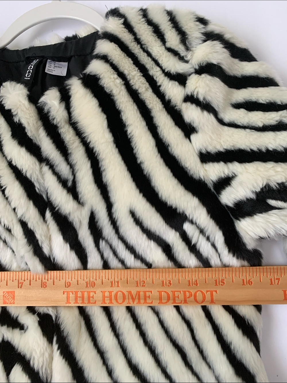 Divided by H&M Faux Fur Zebra Stripe Pockets Short Jacket Size 4 - Picture 4 of 13
